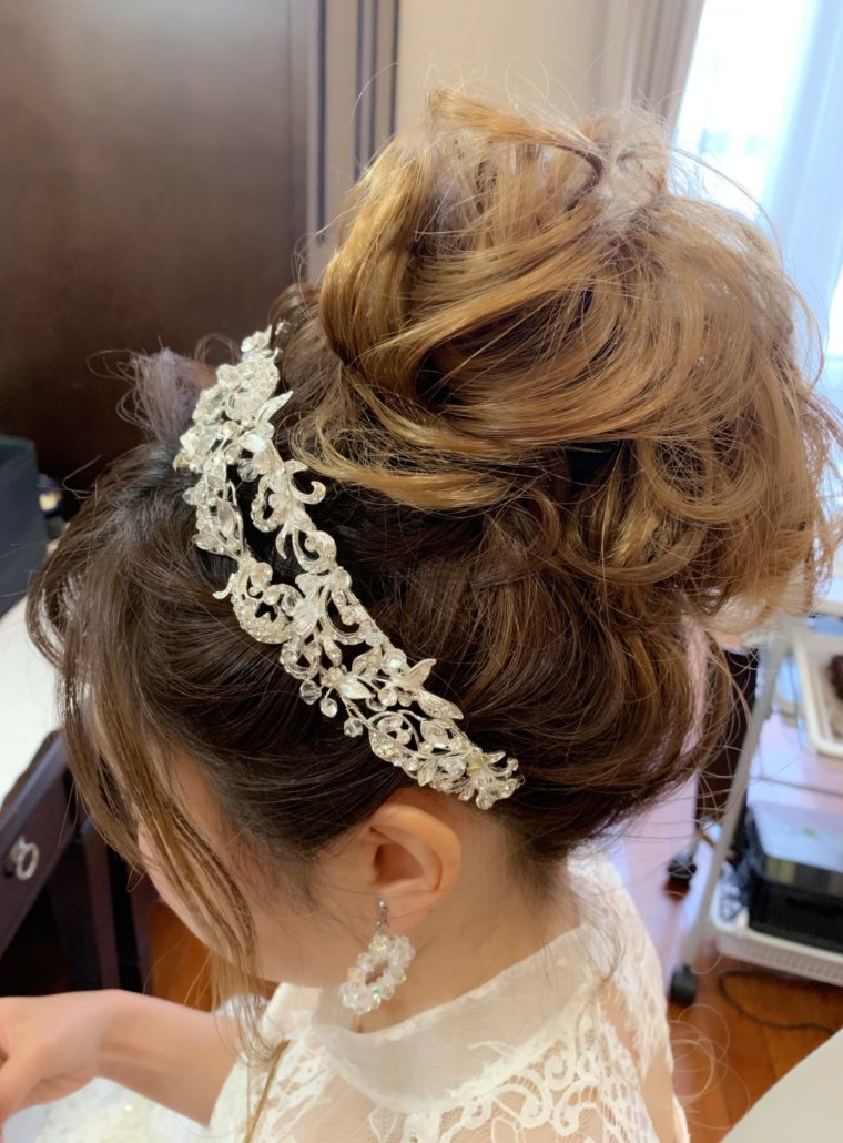 ウエディングとカクテルでヘアースタイルも変えてキュートに✨