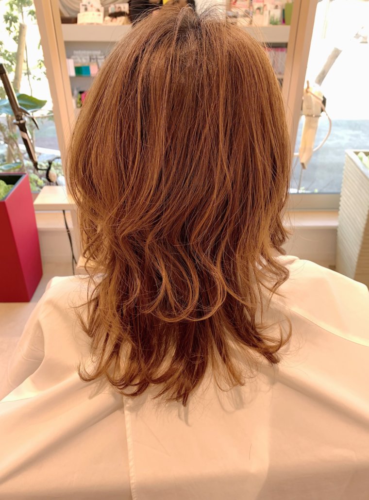 長さは変えたくないけど、雰囲気を変えたいときにオススメ☆
トップを短くして毛先を外ハネするだけでイメチェン♡