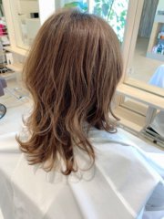 長さは変えたくないけど、雰囲気を変えたいときにオススメ☆
トップを短くして毛先を外ハネするだけでイメチェン♡