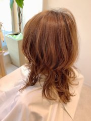 長さは変えたくないけど、雰囲気を変えたいときにオススメ☆
トップを短くして毛先を外ハネするだけでイメチェン♡