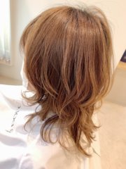 長さは変えたくないけど、雰囲気を変えたいときにオススメ☆
トップを短くして毛先を外ハネするだけでイメチェン♡