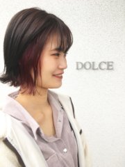 インナーカラーをレッド系で☆
耳にかけたり外ハネしたら少し見えていい感じ♡
