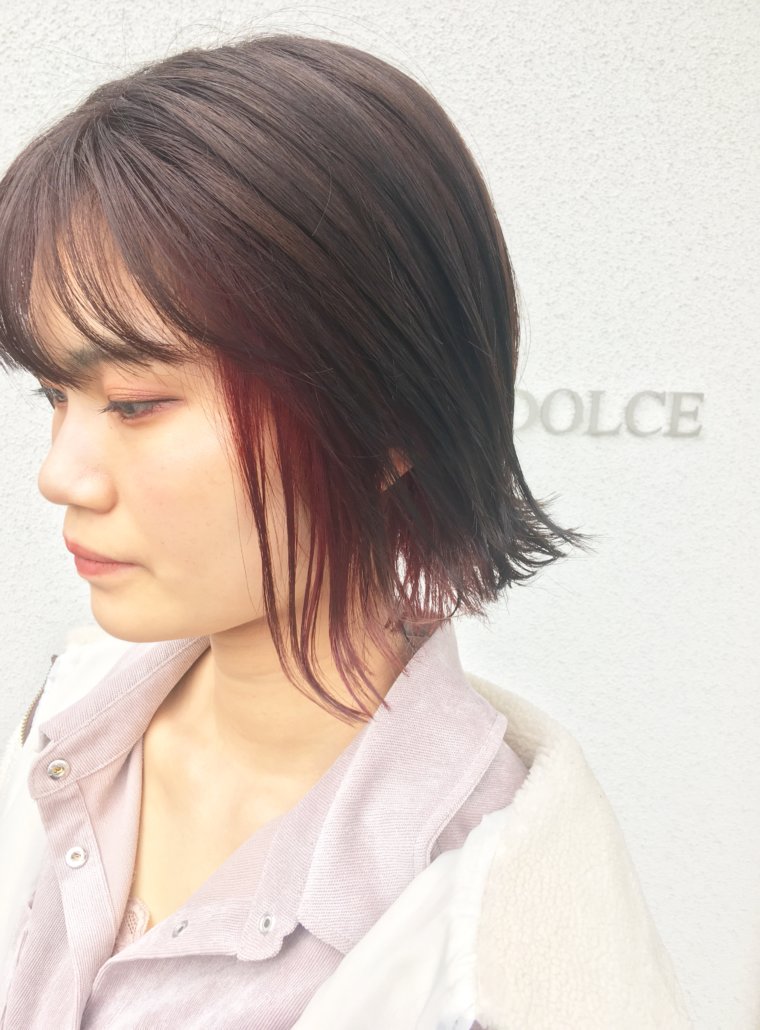 インナーカラーをレッド系で☆
耳にかけたり外ハネしたら少し見えていい感じ♡