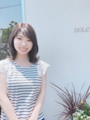 カラーはアッシュブラウン。アイロンでの外ハネスタイリングです☆