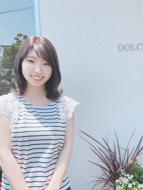 カラーはアッシュブラウン。アイロンでの外ハネスタイリングです☆