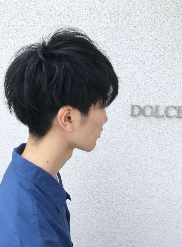 黒髪ツーブロックです。のばしてパーマをかける予定です☆全体にハードワックスをもみこみ束感をだします。