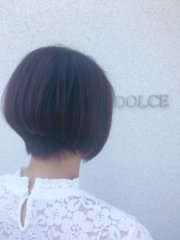 首元をスッキリ、長くみせるボブです。