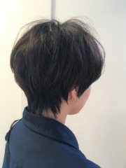 顔まわりマッシュのボーイッシュなショート
