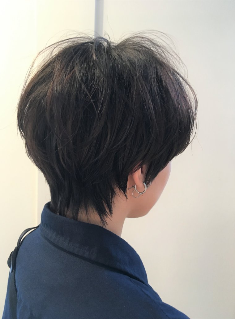 顔まわりマッシュのボーイッシュなショート
