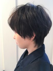 顔まわりマッシュのボーイッシュなショート
