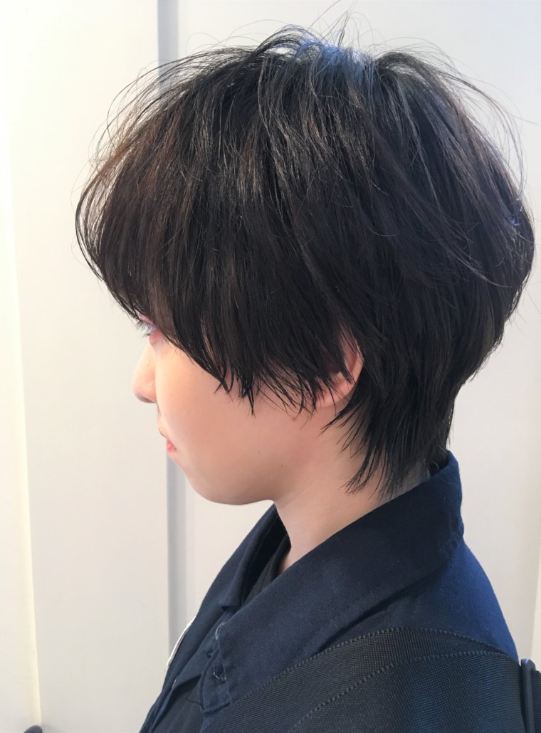 顔まわりマッシュのボーイッシュなショート
