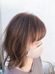 白髪をぼかすハイライト☆巻いたりするとより立体感がでてオシャレです☆