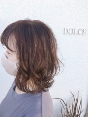 白髪をぼかすハイライト☆巻いたりするとより立体感がでてオシャレです☆