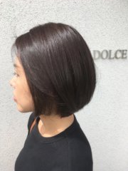 首元がキレイに見えるボブ。さっとブローするだけできまります。