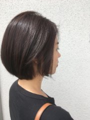 首元がキレイに見えるボブ。さっとブローするだけできまります。