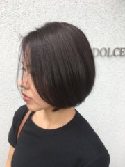 首元がキレイに見えるボブ。さっとブローするだけできまります。