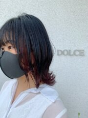 黒髪ベースインナーカラー
スタイリングは外ハネ仕上げ！巻いたりアレンジしてもカワイイですね！！
