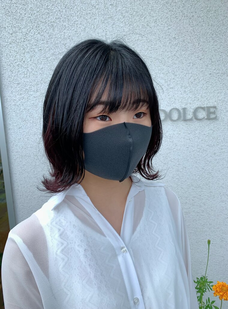 黒髪ベースインナーカラー
スタイリングは外ハネ仕上げ！巻いたりアレンジしてもカワイイですね！！