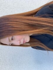ストレートでサラサラ♪カラーを明るめにして重くなりがちのストレートロングを軽やかに☆