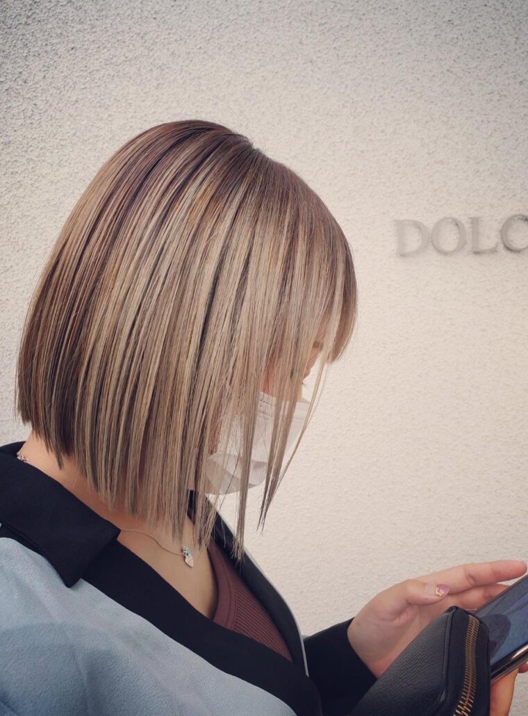 ハイカラーで明るく✨️
グレージュ
ぱっつんボブ✂︎